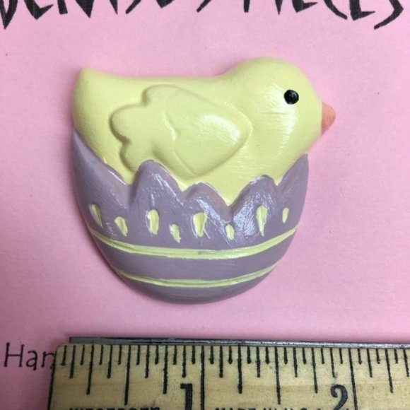 Easter Egg Pin Brooch Chick Pale Yellow Purple - Picture 2 of 2